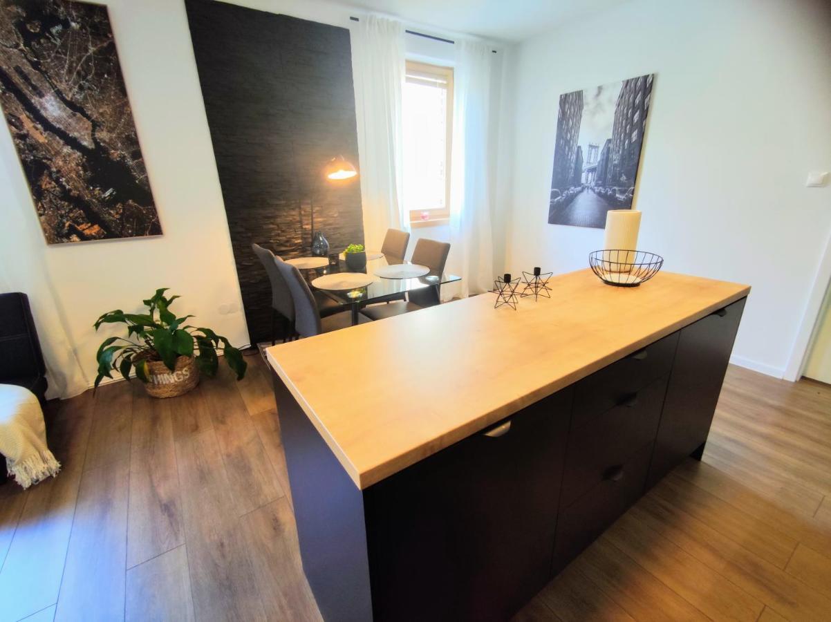 Apartman Loggia Park & Free Parking Lägenhet Žilina Exteriör bild