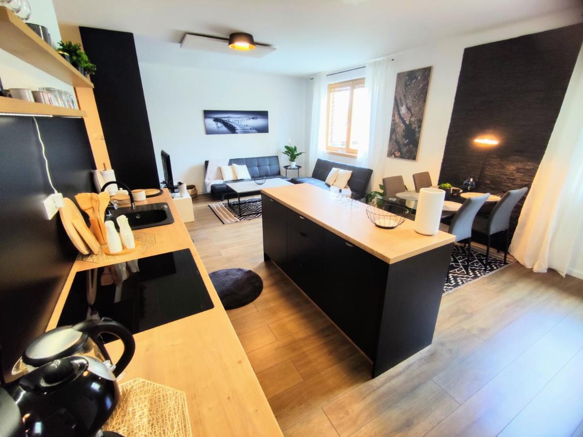 Apartman Loggia Park & Free Parking Lägenhet Žilina Exteriör bild